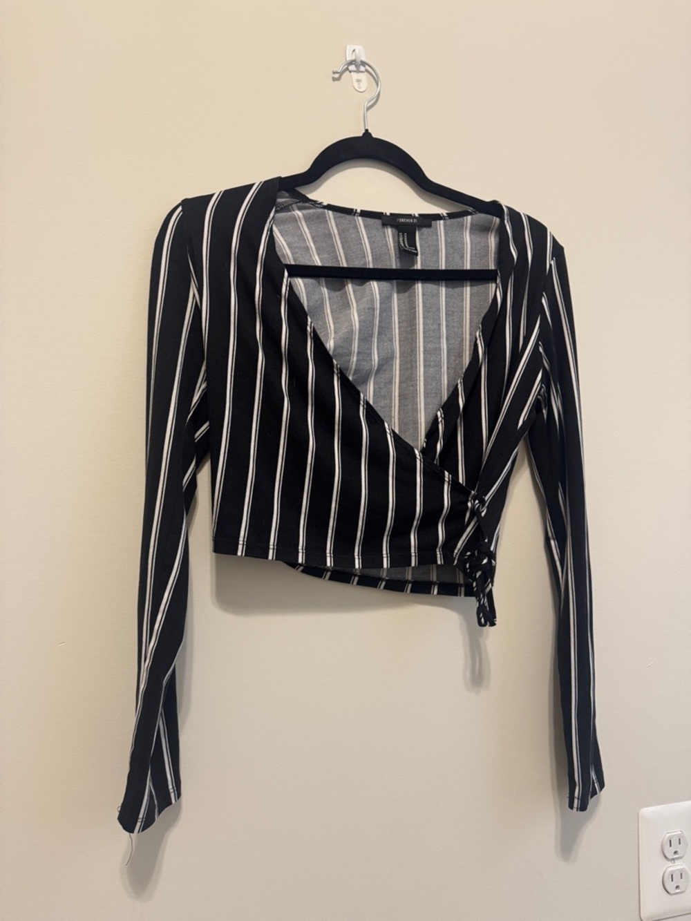Forever 21 Black & White Striped Wrap Long Sleeve Crop Top